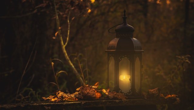 How to arrange fairy lights in a lantern